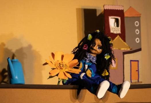 Una flor en el retablo