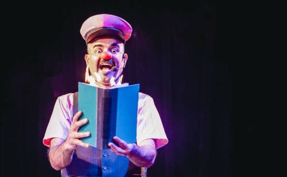 Risoteca: libros, payasadas y burbujas