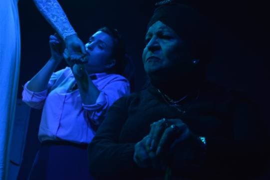 Enhebradas (inspirada en la casa de Bernarda Alba)