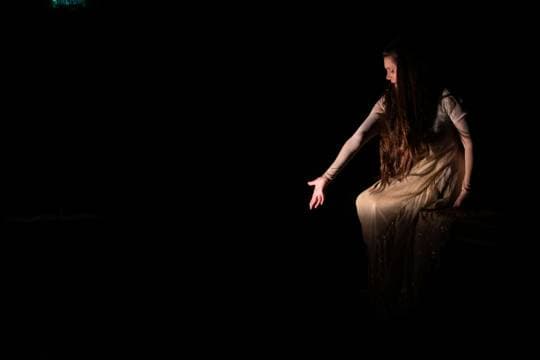 La escriba ( Partitura Poética para Mujer)