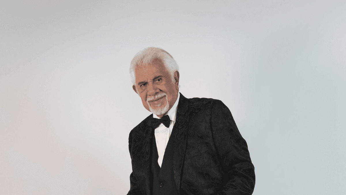 Raúl Lavié junto a la Orquesta Nacional de Música Argentina “Juan de Dios Filiberto”