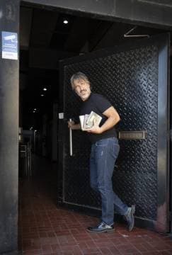 Juan, estoy en la puerta, bajá. un espectáculo de canciones melódicas de los 90... ponele
